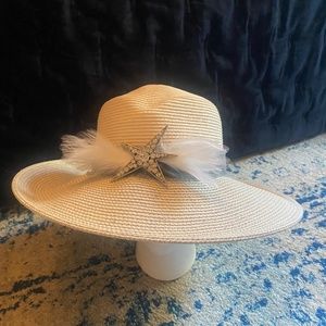 Wide brIm ladies hat